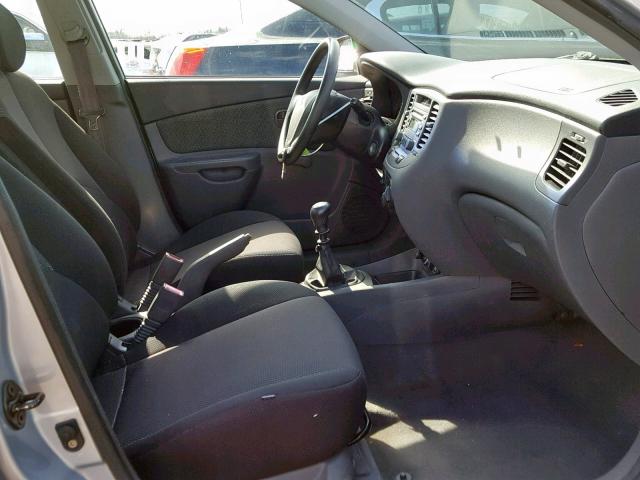 KNADE123666104897 - 2006 KIA RIO SILVER photo 5