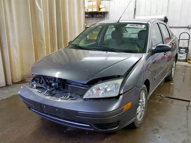 1FAFP34N25W109406 - 2005 FORD FOCUS ZX4 GRAY photo 2