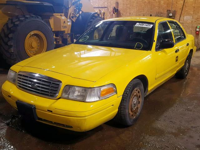 2FAFP71W04X171555 - 2004 FORD CROWN VICT YELLOW photo 2