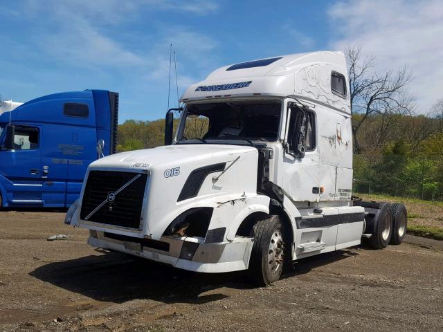 4V4NC9GH26N401126 - 2006 VOLVO VN VNL WHITE photo 2