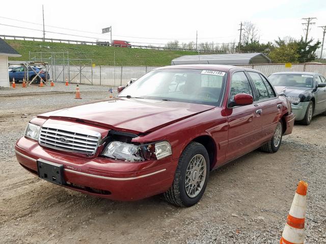 2FAFP73W02X150733 - 2002 FORD CROWN VICT RED photo 2