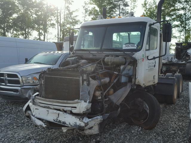 1FUJA6AV45PU97348 - 2005 FREIGHTLINER CONVENTION WHITE photo 2