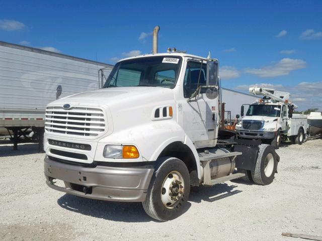 2FWBA2CG26AV25486 - 2006 STERLING TRUCK A 9500 WHITE photo 2