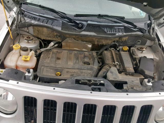 1J8FF48W18D577593 - 2008 JEEP PATRIOT LI SILVER photo 7