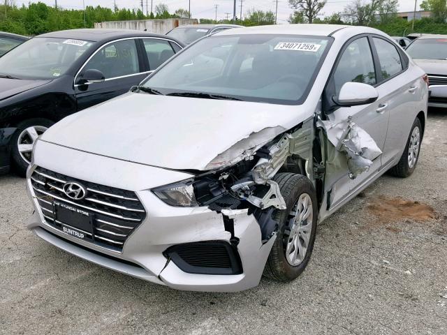 3KPC24A39KE051644 - 2019 HYUNDAI ACCENT SE SILVER photo 2