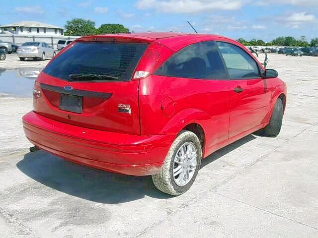 1FAFP31N66W156363 - 2006 FORD FOCUS ZX3 RED photo 4