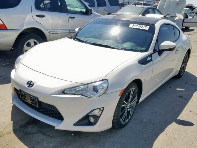 JF1ZNAA1XG8704200 - 2016 TOYOTA SCION FR-S WHITE photo 2