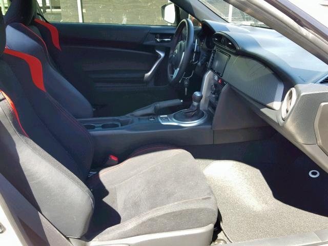 JF1ZNAA1XG8704200 - 2016 TOYOTA SCION FR-S WHITE photo 5