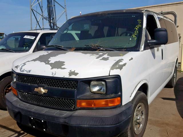 1GNFG15Z771209766 - 2007 CHEVROLET EXPRESS G1 WHITE photo 2