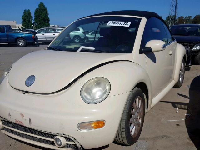 3VWCM31Y15M367708 - 2005 VOLKSWAGEN NEW BEETLE Creme Foto 2