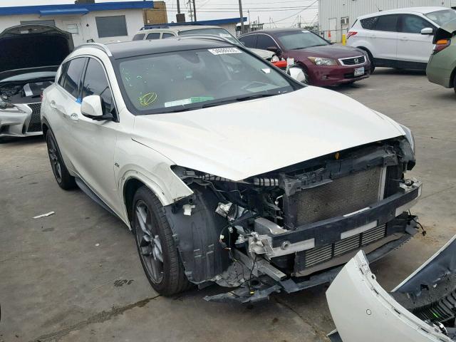 SJKCH5CP6JA045674 - 2018 INFINITI QX30 BASE WHITE photo 1