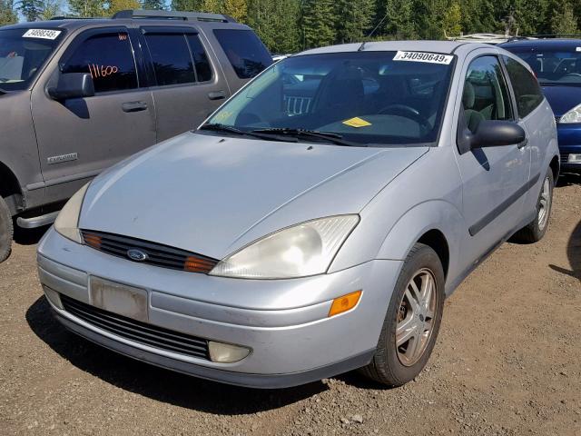 3FAHP3130YR210446 - 2000 FORD FOCUS ZX3 SILVER photo 2