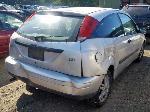 3FAHP3130YR210446 - 2000 FORD FOCUS ZX3 SILVER photo 4