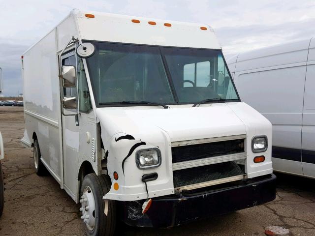 4UZAANBWX2CJ99720 - 2002 FREIGHTLINER CHASSIS M WHITE photo 1