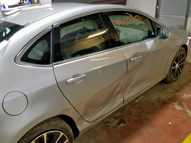 1G4PW5SKXG4179753 - 2016 BUICK VERANO SPO SILVER photo 9