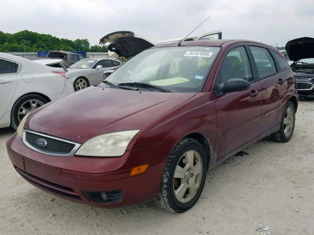 1FAFP37N96W166506 - 2006 FORD FOCUS ZX5 MAROON photo 2