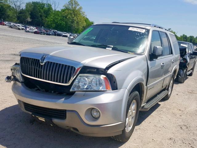 5LMFU27R04LJ10090 - 2004 LINCOLN NAVIGATOR 银色 照片 2