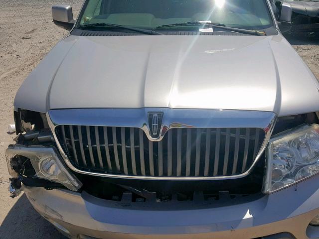 5LMFU27R04LJ10090 - 2004 LINCOLN NAVIGATOR 银色 照片 7