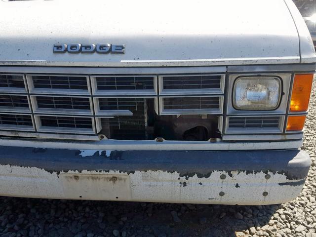 2B7HB23Y8JK175865 - 1988 DODGE RAM VAN B2 WHITE photo 9