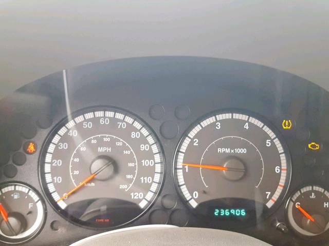 1J4GK38K95W642070 - 2005 JEEP LIBERTY RE GOLD photo 8