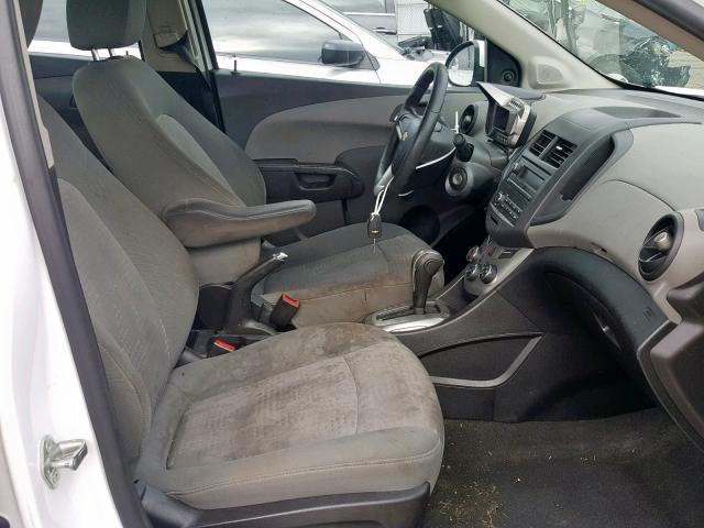 1G1JA5SH2D4158459 - 2013 CHEVROLET SONIC LS WHITE photo 5