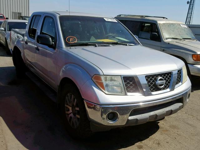 1N6AD07U15C402176 - 2005 NISSAN FRONTIER C SILVER photo 1