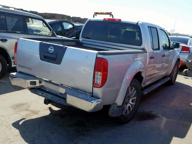 1N6AD07U15C402176 - 2005 NISSAN FRONTIER C SILVER photo 4