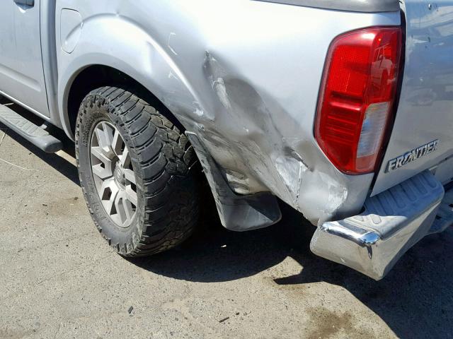 1N6AD07U15C402176 - 2005 NISSAN FRONTIER C SILVER photo 9