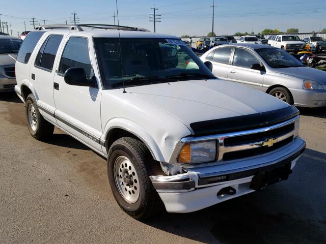 1GNDT13W1V2226663 - 1997 CHEVROLET BLAZER WHITE photo 1