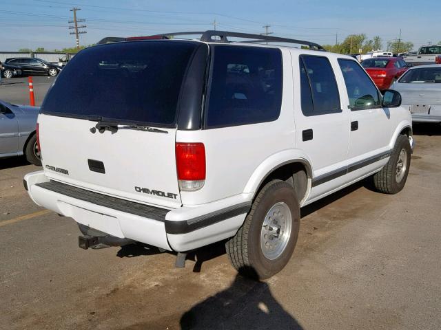 1GNDT13W1V2226663 - 1997 CHEVROLET BLAZER WHITE photo 4