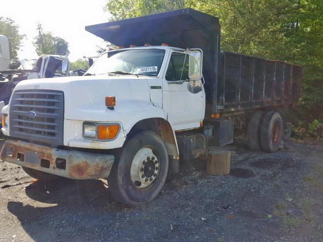 1FDNF80C8VVA00735 - 1997 FORD F800 WHITE photo 2