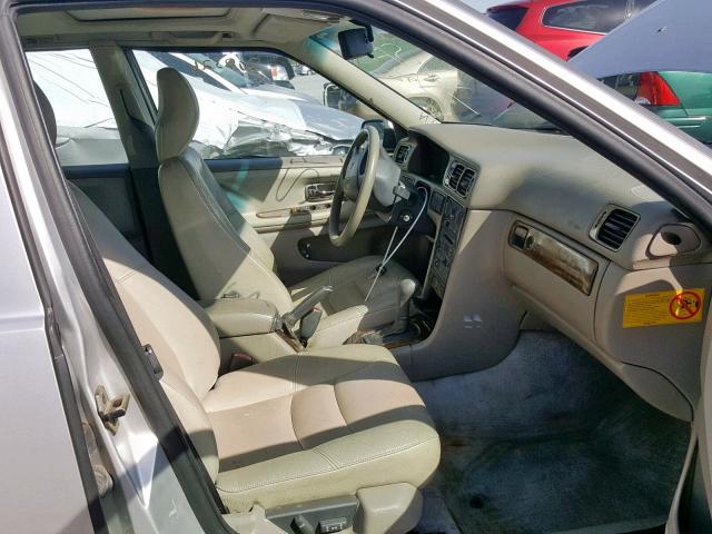 YV1LW5379W2398625 - 1998 VOLVO V70 T5 TUR SILVER photo 5