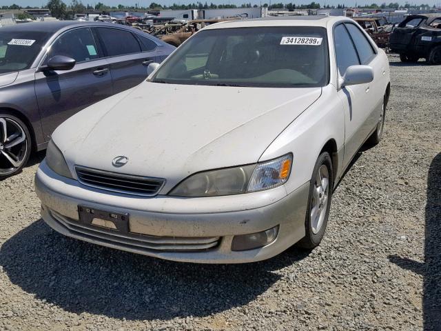 JT8BF28GX10333679 - 2001 LEXUS ES 300 WHITE photo 2