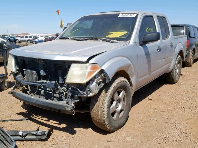 1N6AD07U35C445224 - 2005 NISSAN FRONTIER C SILVER photo 2