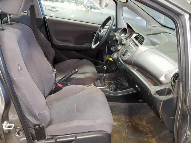 JHMGE8G25AS008881 - 2010 HONDA FIT GRAY photo 5