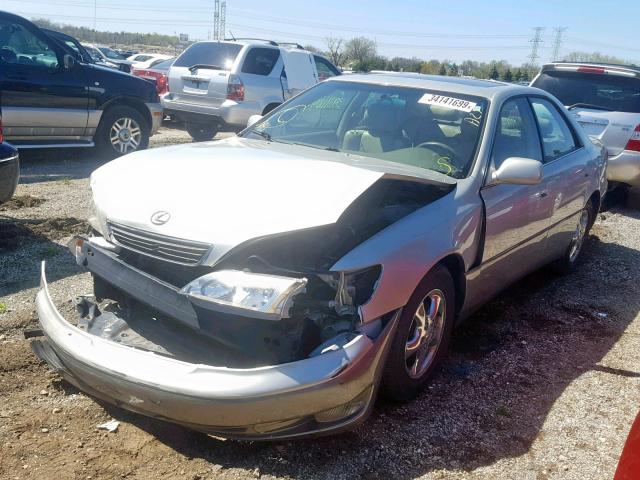 JT8BF28GXW5016429 - 1998 LEXUS ES 300 BEIGE photo 2