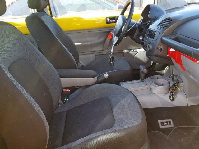 3VWCK21C22M418360 - 2002 VOLKSWAGEN NEW BEETLE Gelb Foto 5