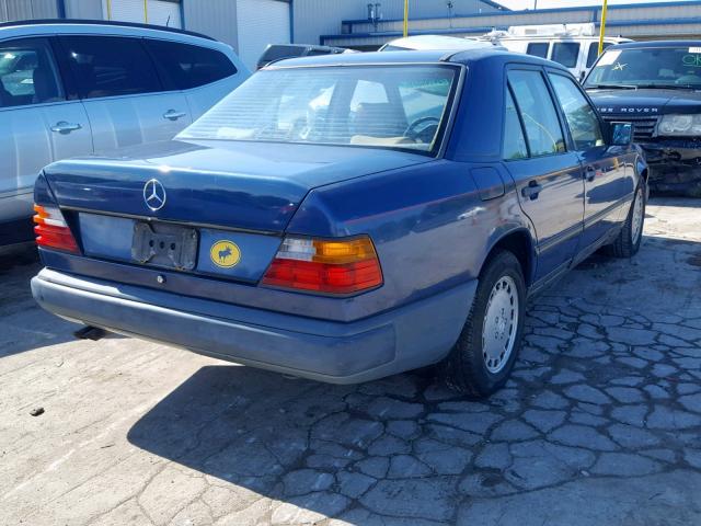 WDBEA30D2JA645721 - 1988 MERCEDES-BENZ 300 E BLUE photo 4