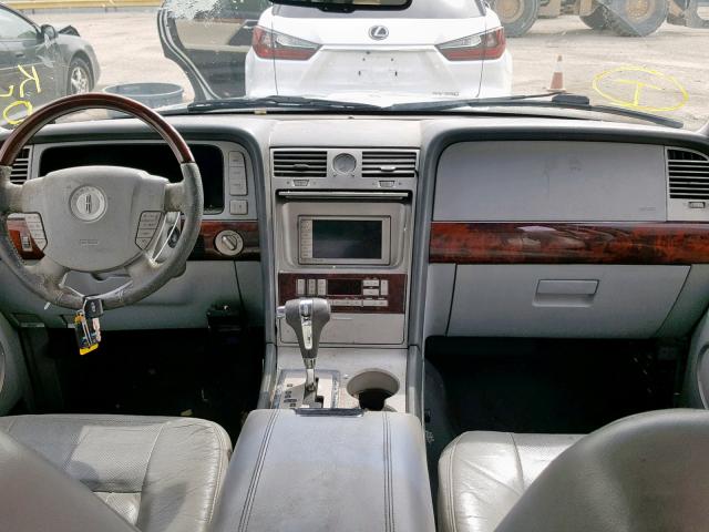 5LMFU28516LJ10386 - 2006 LINCOLN NAVIGATOR 银色 照片 9