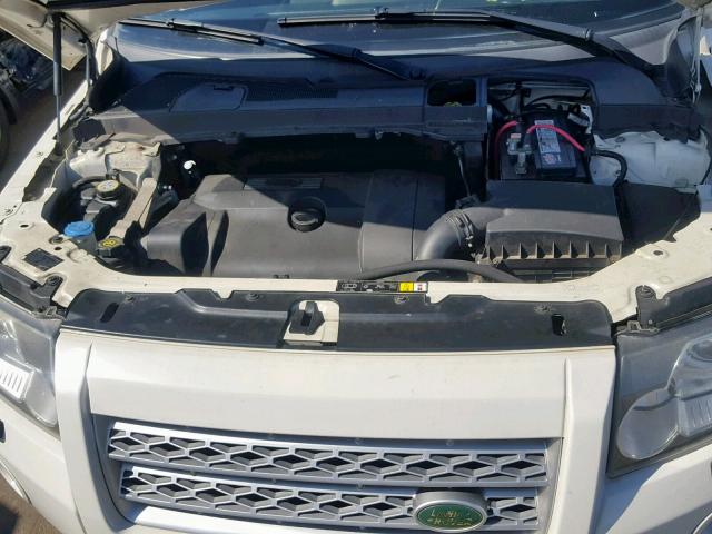 SALFR24N39H139063 - 2009 LAND ROVER LR2 HSE WHITE photo 7