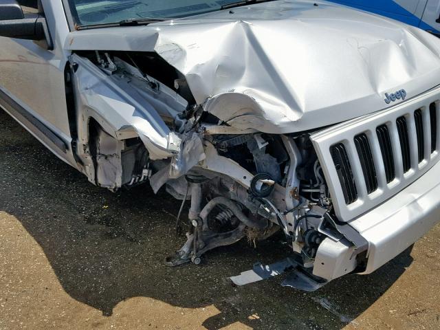 1J8HG48N26C275200 - 2006 JEEP COMMANDER SILVER photo 9