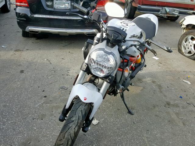 ML0MADBM8JT000673 - 2018 DUCATI MONSTER 79 WHITE photo 2