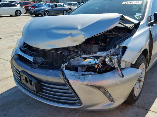 4T1BF1FK9HU803816 - 2017 TOYOTA CAMRY LE SILVER photo 9