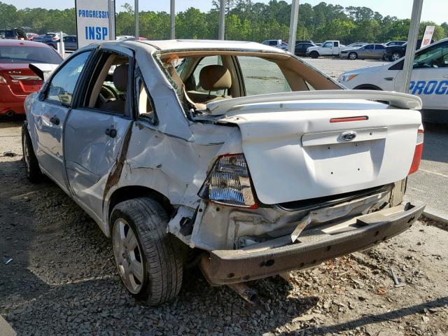 1FAHP34N27W186630 - 2007 FORD FOCUS ZX4 WHITE photo 3