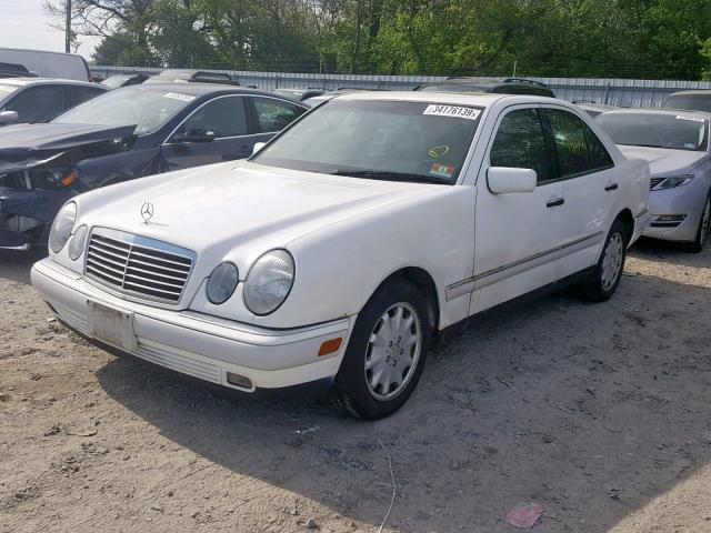 WDBJF55FXVA286940 - 1997 MERCEDES-BENZ E 320 WHITE photo 2