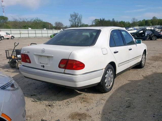 WDBJF55FXVA286940 - 1997 MERCEDES-BENZ E 320 WHITE photo 4