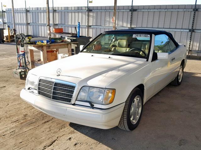 WDBEA66E5SC205970 - 1995 MERCEDES-BENZ E 320 WHITE photo 2