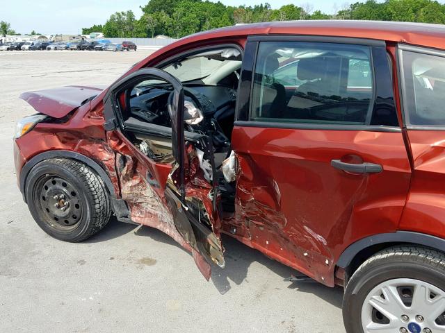 1FMCU0F71EUD77616 - 2014 FORD ESCAPE S RED photo 9