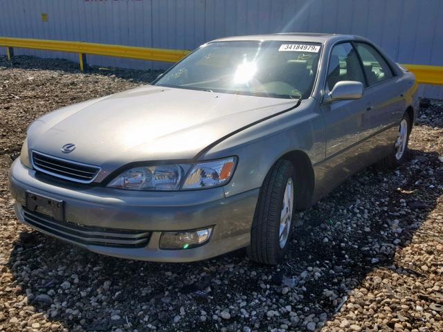 JT8BF28G4Y0244975 - 2000 LEXUS ES 300 GRAY photo 2