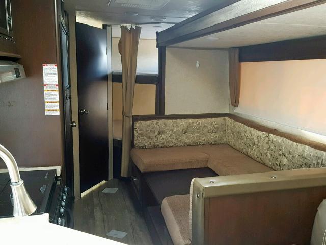 4X4TCKB21HK043156 - 2017 COACH CAMPER WHITE photo 5